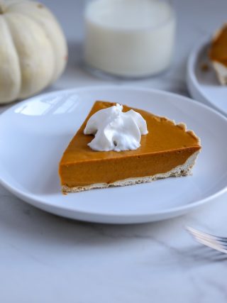 Healthy egg-free no-bake pumpkin pie